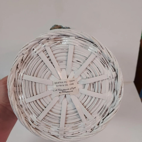 Vintage Teleflora Beatrix Potter Easter Peter Rabbit White Wicker Basket Planter - Picture 8 of 8